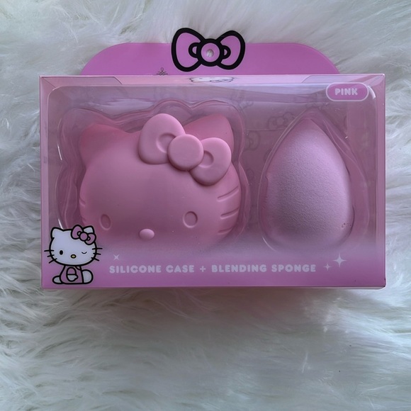 🆕 Hello Kitty Pink Silicone Case and Blending Sponge Set - Picture 1 of 6